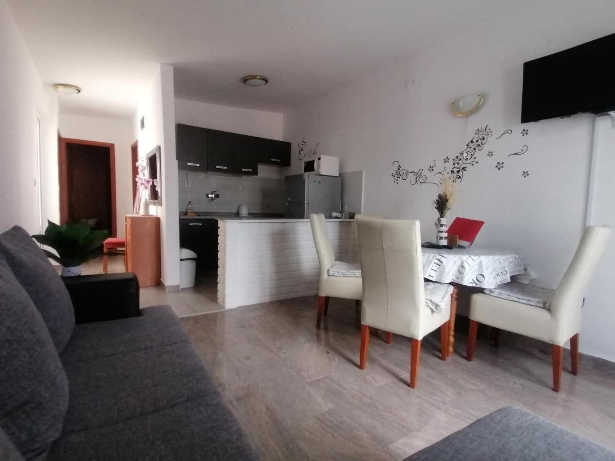Apartmani Adriatic ロゴズニッツァ エクステリア 写真