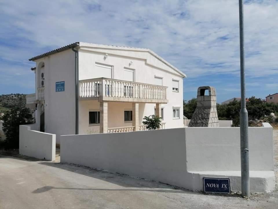 Apartmani Adriatic ロゴズニッツァ エクステリア 写真