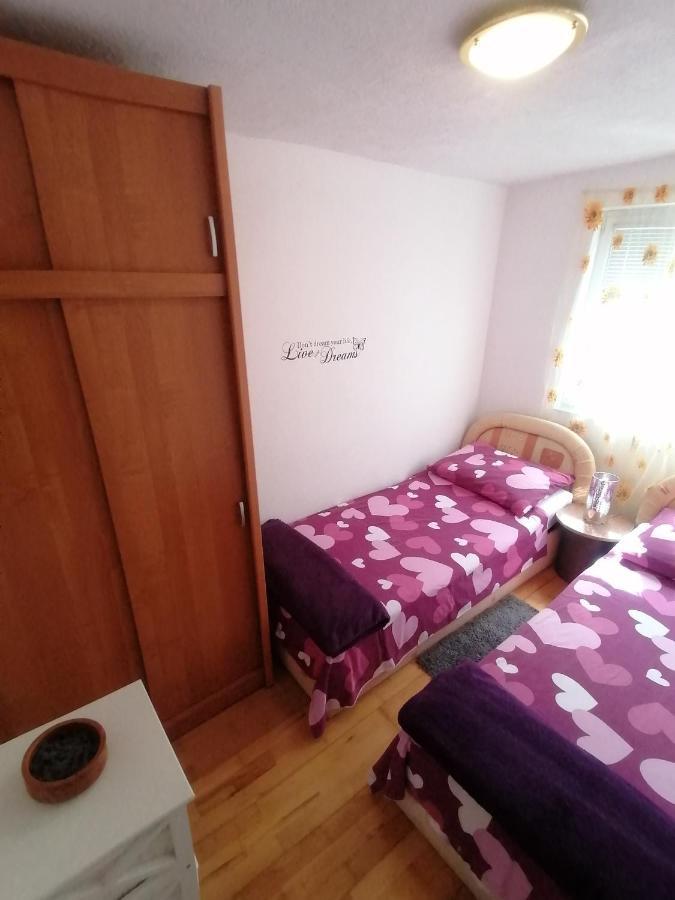 Apartmani Adriatic ロゴズニッツァ エクステリア 写真
