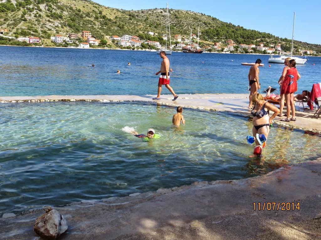 Apartmani Adriatic ロゴズニッツァ エクステリア 写真
